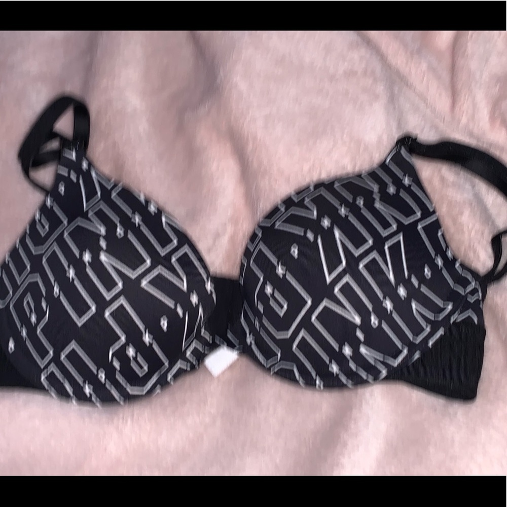 🎀. Victoria’s Secret. 🎀 PINK Bra
